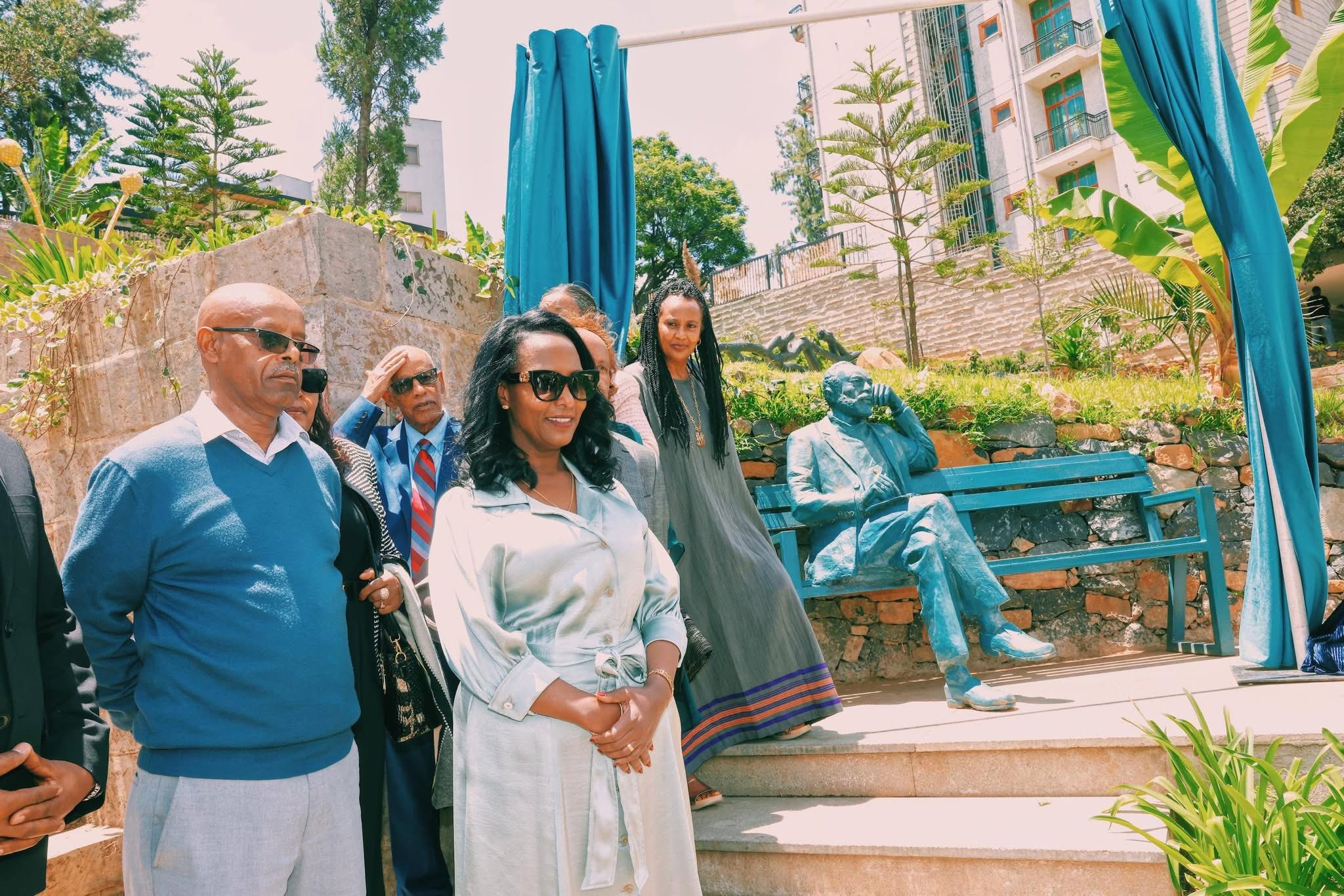 ሀገር ለጠቢባን የሕያው ሥራዎቻቸው ምስክር ሐውልት ታቆማለች!