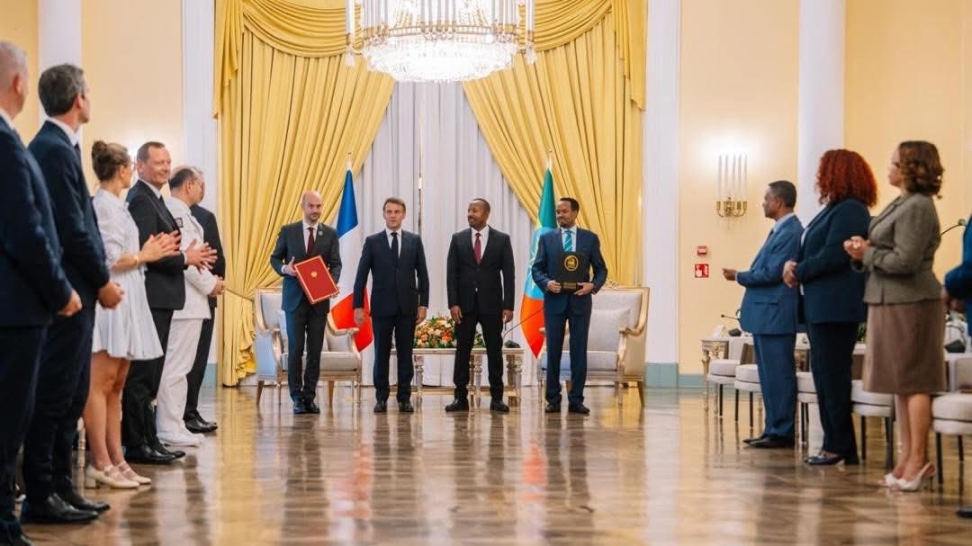 ከፕሬዝዳንት ኢማኑኤል ማክሮን ጋር በጋራ ጉዳዮች ላይ ያተኮረ የሁለትዮሽ ውይይት አካሂደናል።