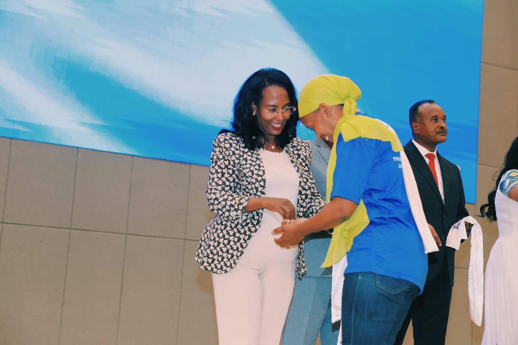 የሚሰሩ እጆችን እናበረታታለን!