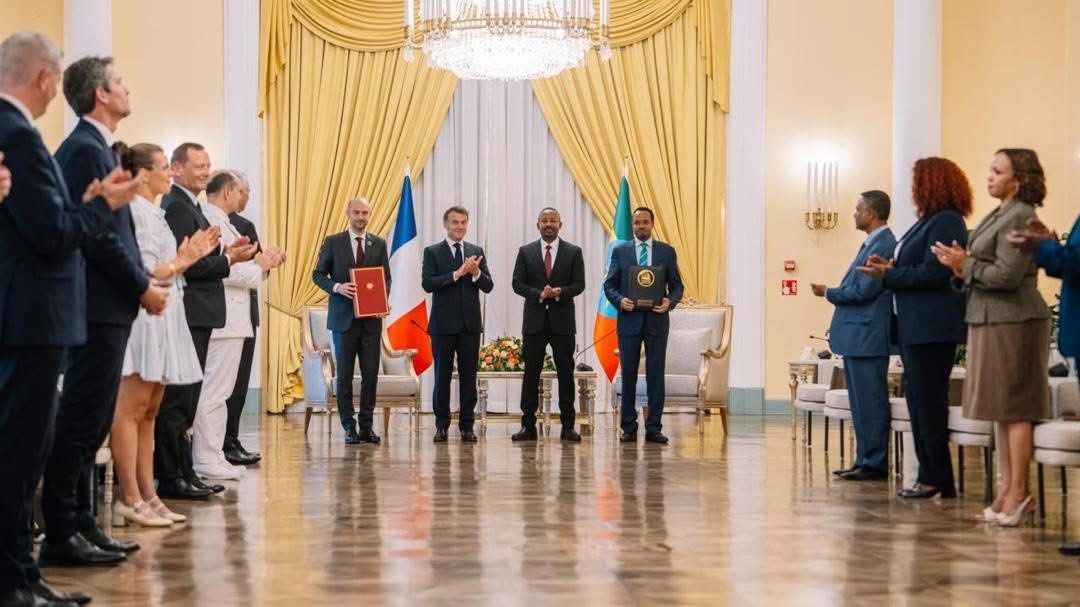 ከፕሬዝዳንት ኢማኑኤል ማክሮን ጋር በጋራ ጉዳዮች ላይ ያተኮረ የሁለትዮሽ ውይይት አካሂደናል።