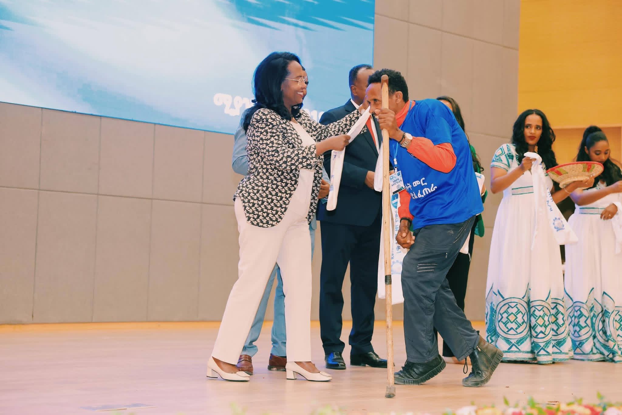 የሚሰሩ እጆችን እናበረታታለን!